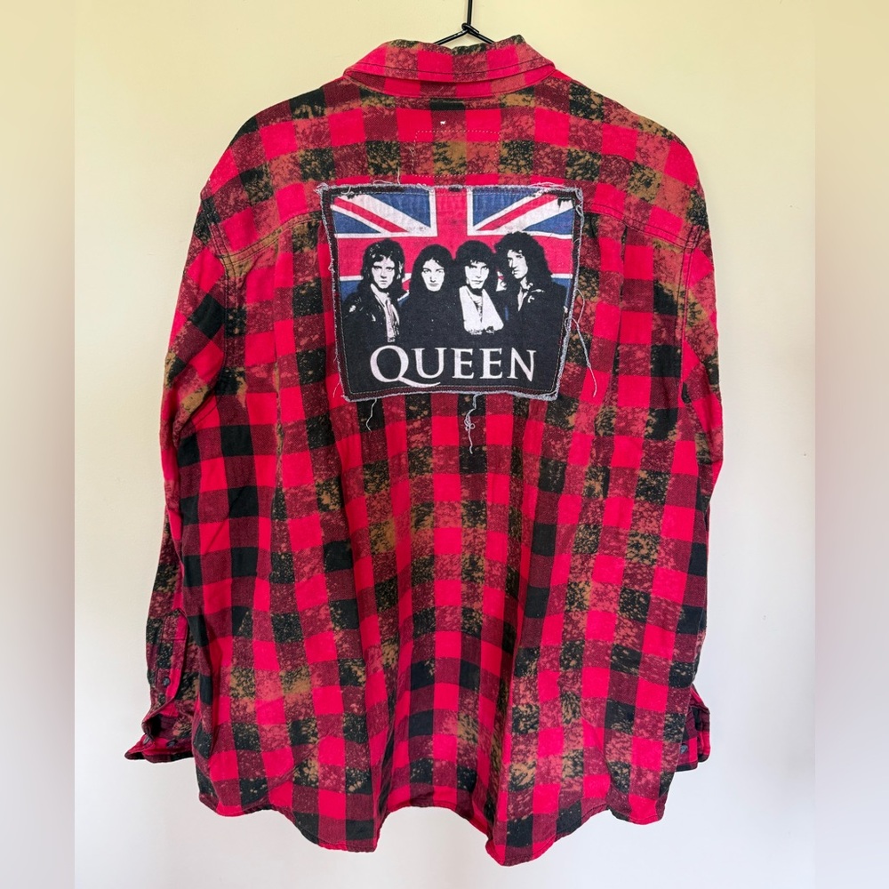 Queen Acid Wash Flannel Size XL